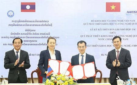 Việt Nam - Lào hợp tác phát triển khoa học công nghệ
